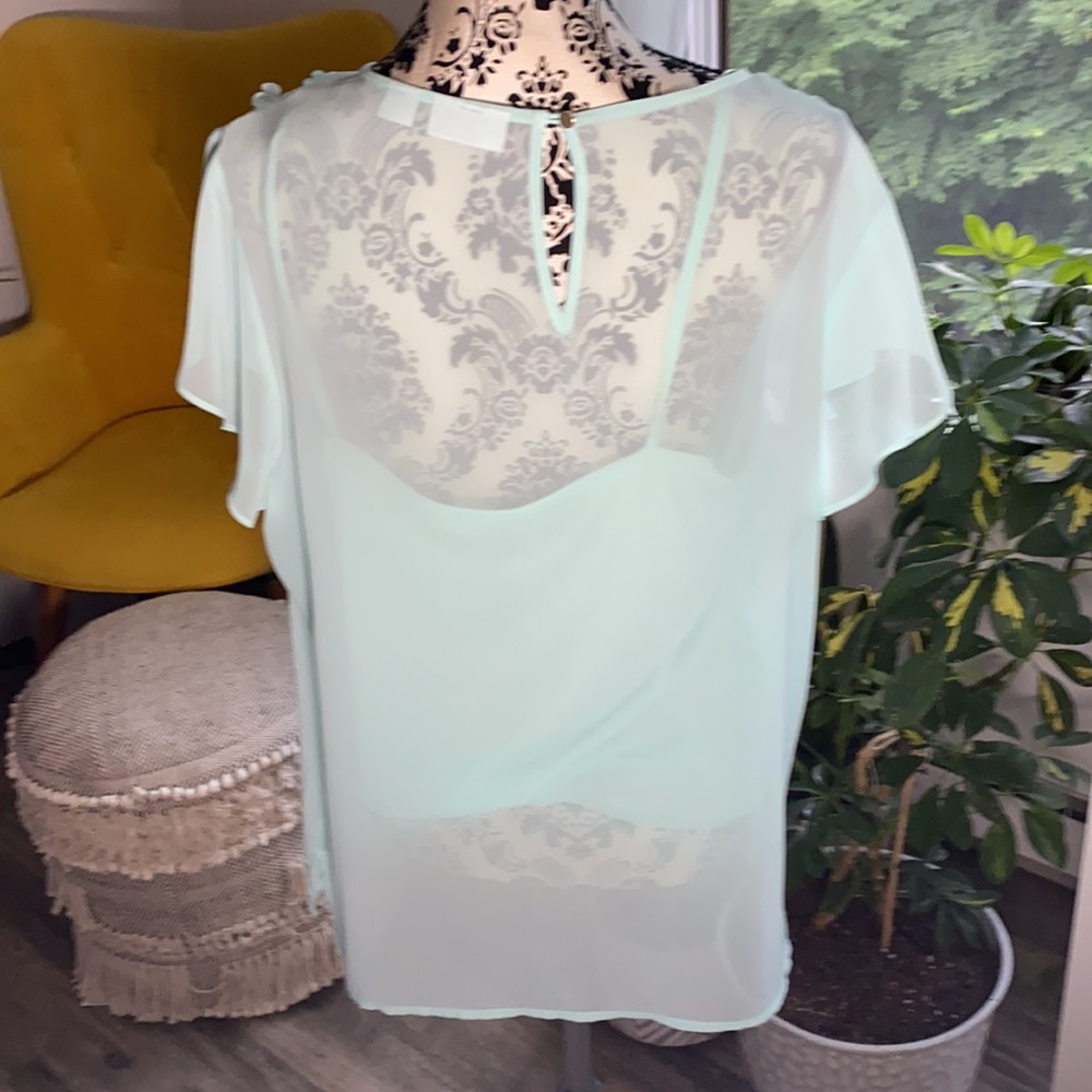 NWOT Liz Claiborne Sheer blouse with flower detail - Picture 11 of 11